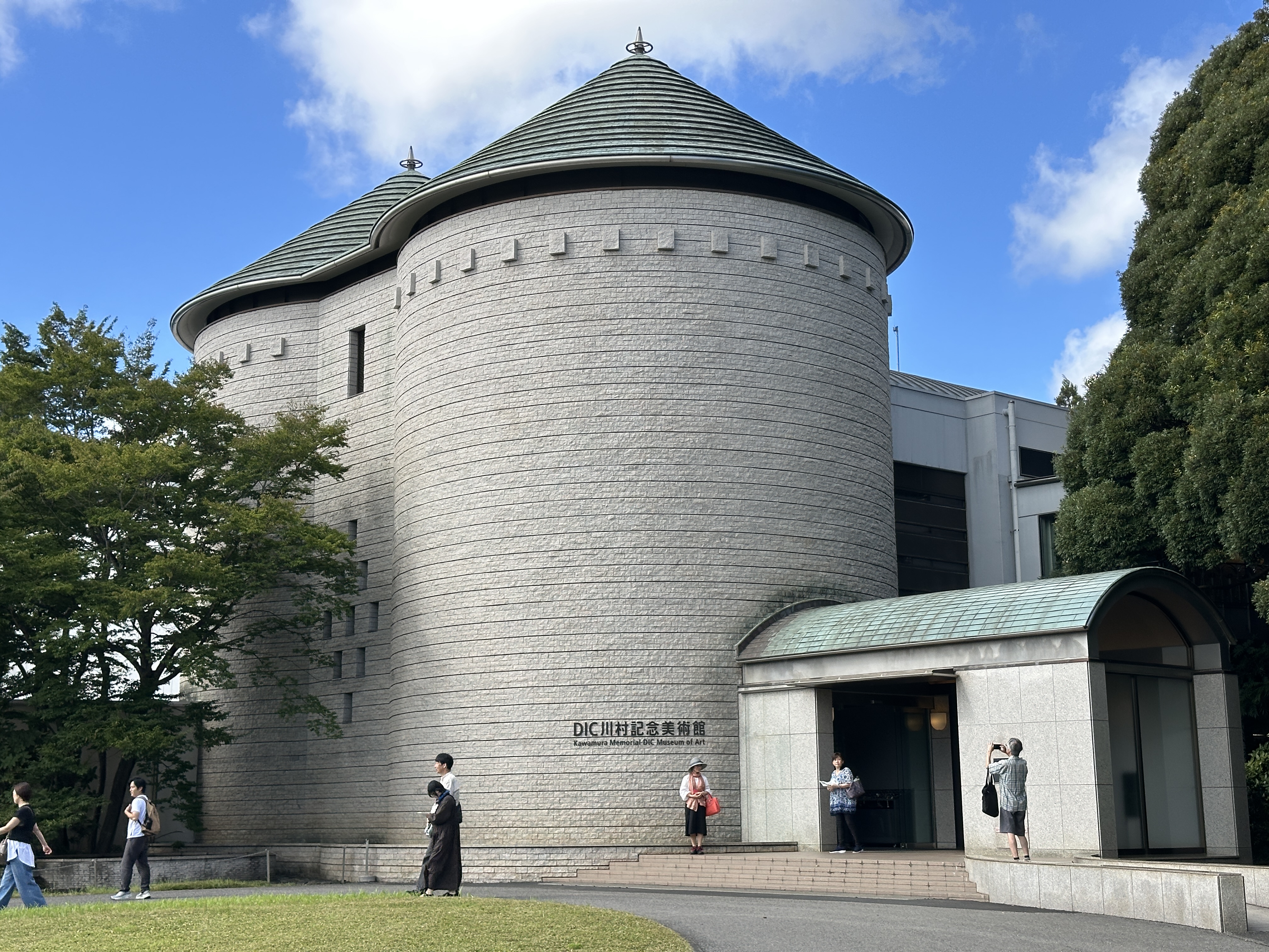 DIC】美術館存続の可能性は？買収で成長してきたインキ世界首位