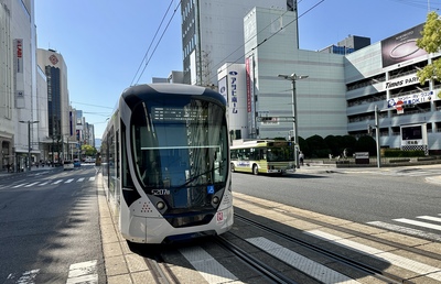 ガソリン高を乗り越えろ！いま乗ってみたいローカル鉄道3選①　市民生活と観光を支える二刀流電車「広島電鉄 本線・宮島線」