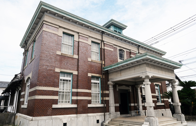 「佐賀市歴史民俗館」九州五大銀行の一角をなす建築物｜産業遺産のM＆A