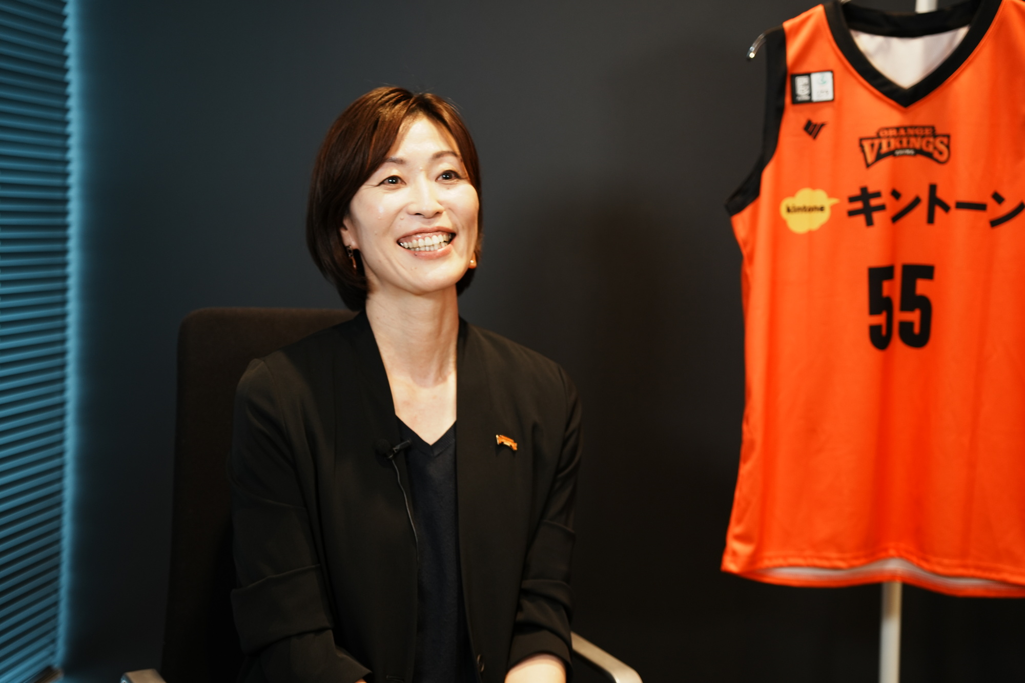 インタビューに応じる中根氏