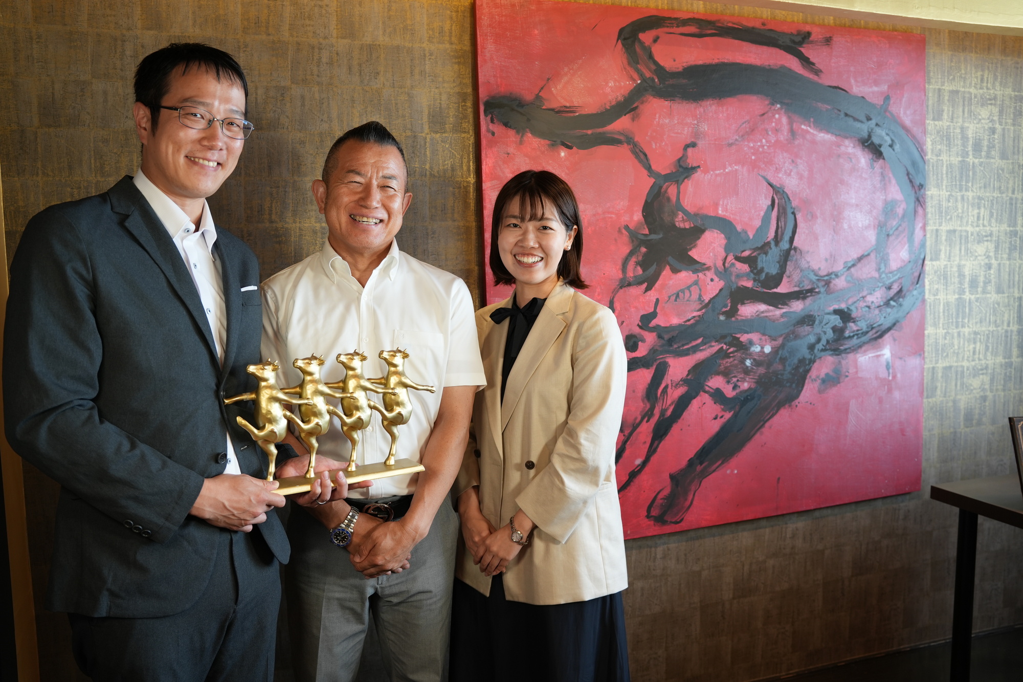 吉祥吉 赤木氏（中央）とM＆Aを仲介した株式会社ストライクの板東 伊吹氏(左)、吉田 里穂氏(右)